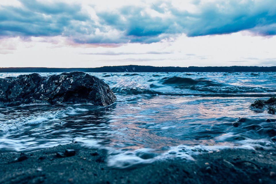 AMANECER AZUL − Eduardo Ramírez Moyano