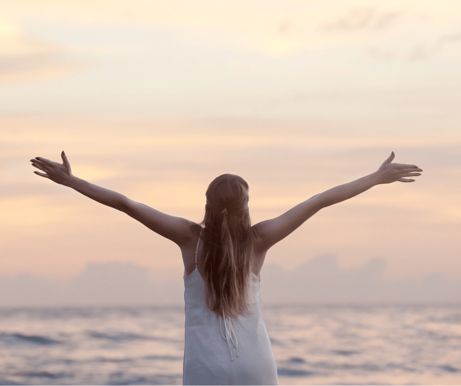 A veces ríes y a veces callas − Ady González